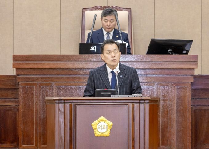 이재준 수원시장이 2025 시정연설을 하고 있다.