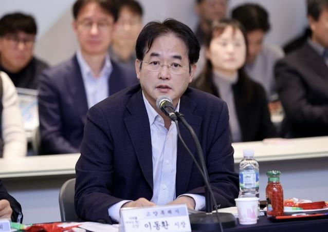 창릉천 통합하천사업 기본계획 및 타당성조사용역 최종보고회에서 인사말 중인 이동환 고양특례시장