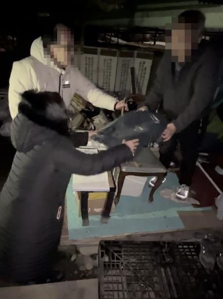 성남시 여수고가교 시청 방면 쪽에서 노숙인과 거리 상담 중