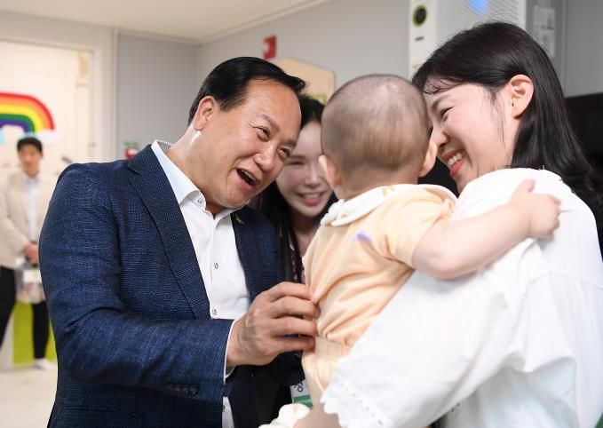 지난 8월 관내 어린이집 방문 현장.