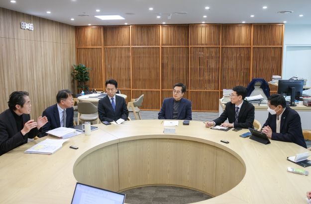 폭설 복구 현장 다녀온 김동연 경기도지사, 현장 목소리 반영한 대책 마련 지시 “선 집행, 후 정산 등 최대한 빠르게 현장 복구에 쓰이도록 대책 마련해야”
