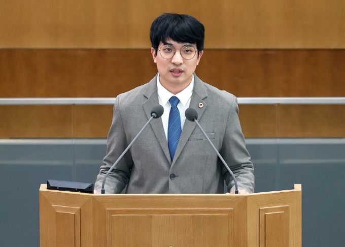 경기도의회 여성가족평생교육위원회 장민수 의원(더불어민주당, 비례)