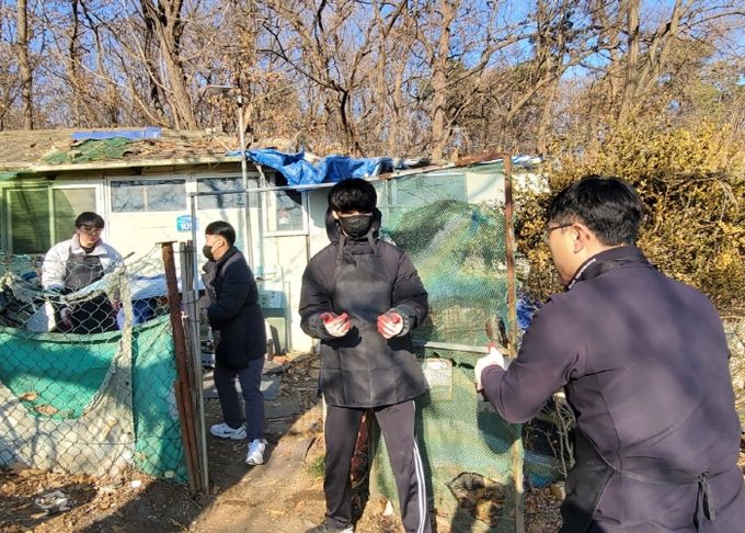 고양시-KB국민은행 배움누리와 서울도시가스 SCG한마음봉사단이 함께한‘사랑의 연탄’나눔 봉사