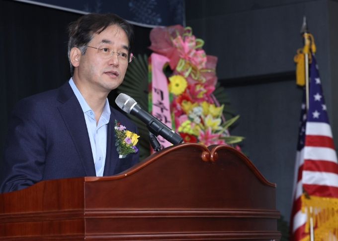 미주한인회총연합회 한국지부 신년 하례회에서 축사 중인 이동환 고양특례시장