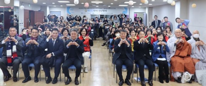 광명시는 지난 22일 철산종합사회복지관에서 어르신 100여 명을 대상으로 제18회 아리랑 경로잔치 ‘복(福)맞이 설날 행사’를 개최했다.
