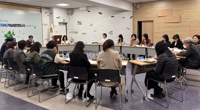 지난 14일 시청 중회의실에서 취약계층 보호와 지원 강화를 위한 ‘겨울철 복지사각지대 집중발굴 TF팀 3차 추진보고회’가 진행 중이다.