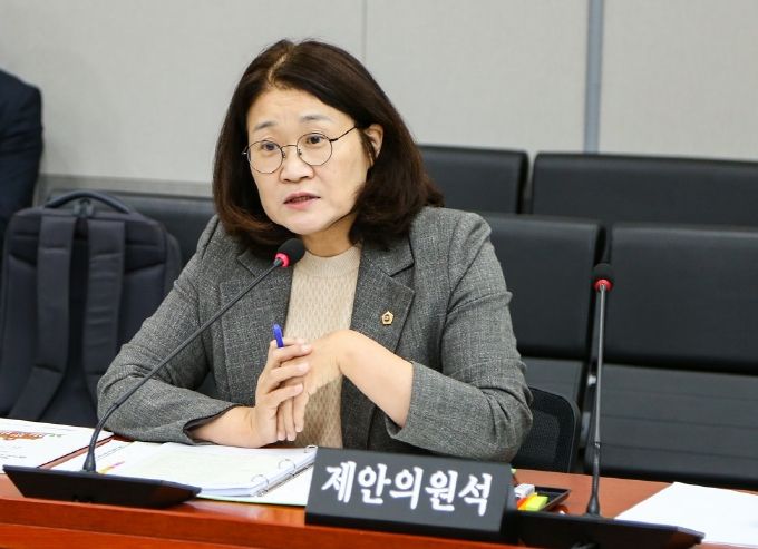 경기도의회 교육기획위원회 신미숙 의원(더불어민주당, 화성4)