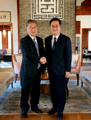 김동연 경기도지사, 조셉 윤 주한미국대사대리 만나 한미 관계 주요 현안 논의