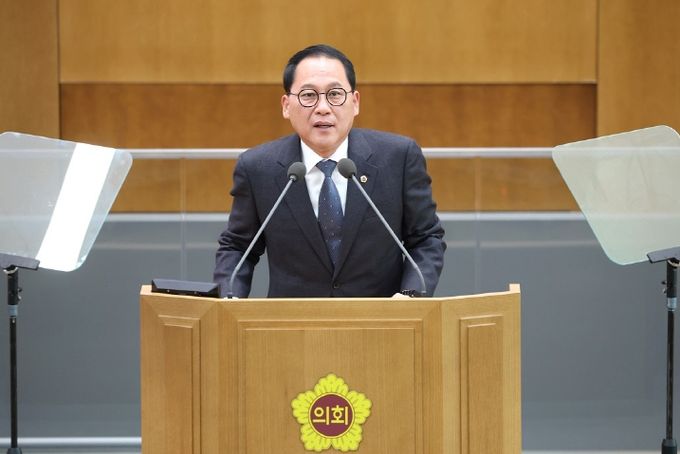 경기도의회 교육기획위원회 위원장인 안광률 의원(더불어민주당, 시흥1)