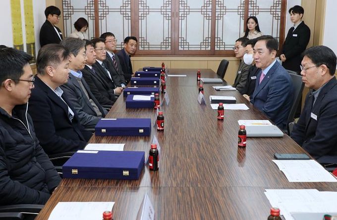 평택시, 2025년 평택시 우수납세자 인증서 수여