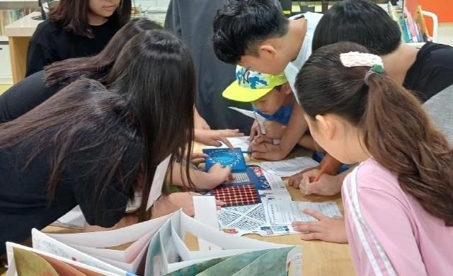 학교도서관 자료이용 현장
