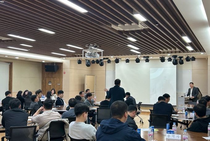 용인특례시가 지난 27일 산지전용허가(협의) 실무자와 설계용역사 관계자들간 업무연찬회를 열었다.