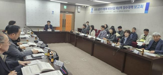 수원시가 지난 10일 김현수 제1부시장 주재로 지방세·세외수입 체납액 상반기 징수대책보고회를 열고 있다.