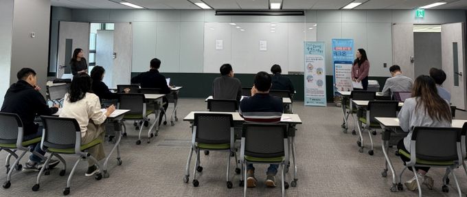 광명시는 지난 10일과 16일 일직동 11번가에서 사내 직원을 대상으로 찾아가는 '모바일 헬스케어'를 진행했다.