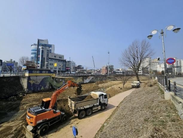 퇴적토 준설사업 전경(지방하천 양근천)