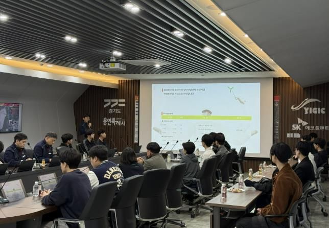 기업체를 탐방한 '용인학 강좌' 수강생들의 모습
