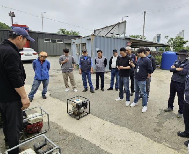 5월 20일 목감동 방재장비창고 일원에서 실시된 수방 장비 사용법 교육 현장