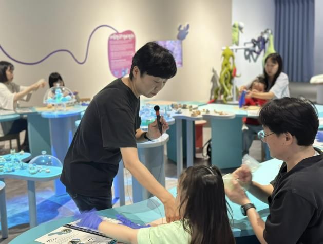 황수경의 <모두의 식탁> 진행 전경