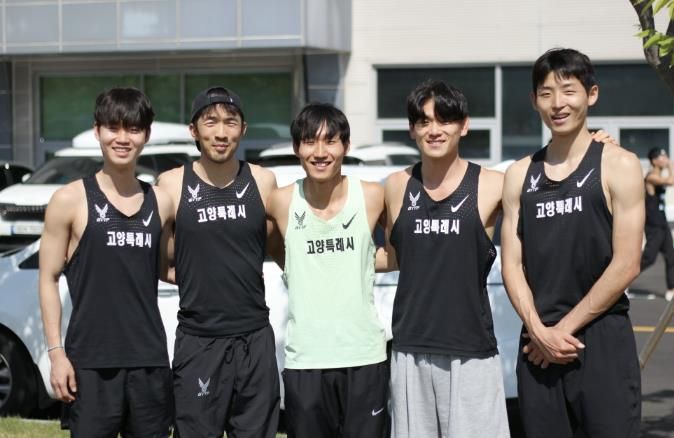 고양시청 육상팀 선수 김세현, 백승호, 한태건, 김규태, 김주는(왼쪽부터)