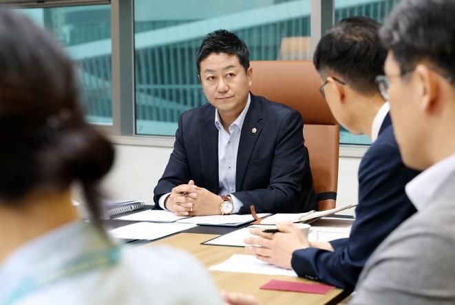 경기도의회 김진경 의장, 도-도교육청 대안교육기관 급식비 갈등 중재나서