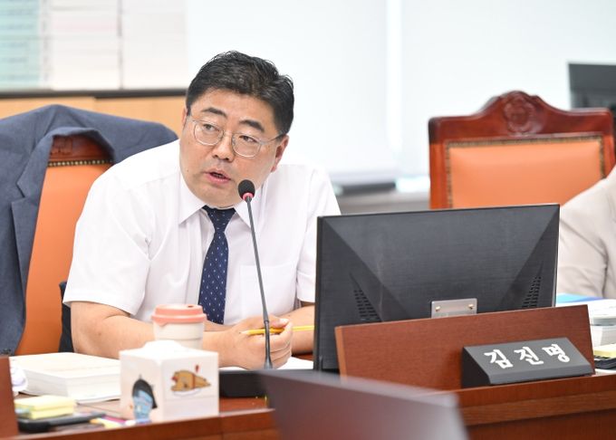 경기도의회 여성가족평생교육위원회 김진명 의원(더불어민주당, 성남6)