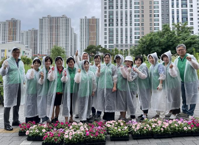 평택시 동삭동 새마을회, ‘여름꽃 심기’ 행사 개최
