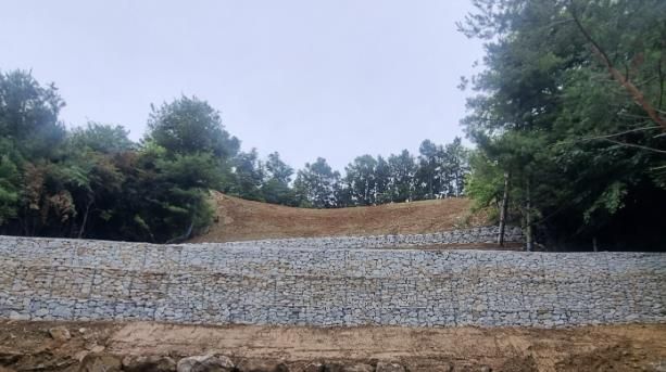 용인특례시, '산지복구비'를 활용해 방치된 산지전용 인허가 현장을 재해복구공사를 실시한 모습