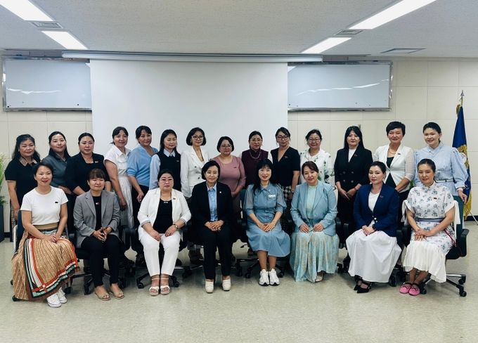 <strong>경기도의회 정윤경 부의장, ‘여성이 바꾸는 정치, 세계를 잇다’ 몽골 여성의원단과 교류</strong>