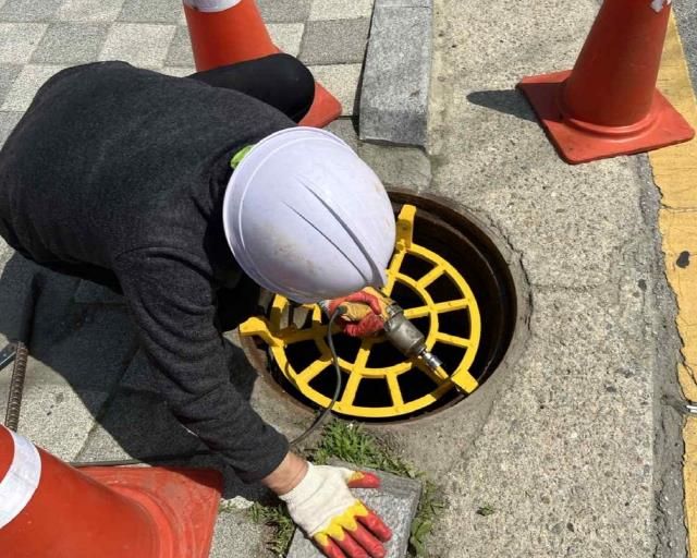 안성시, 시민 안전환경을 위한 선제 대응 “맨홀 추락방지시설 설치”