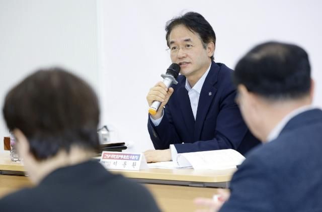 ‘2025년 고양시 주민참여위원회 제1차 전체회의’에 참석해 격려사 중인 이동환 고양특례시장