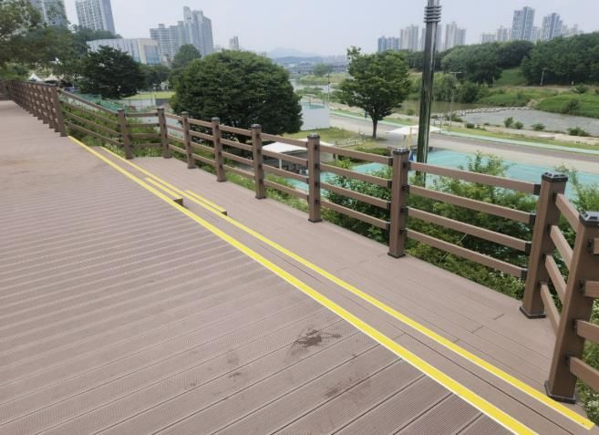 구리시, 왕숙천 제방 내 관망 산책로(데크) 조성사업 준공