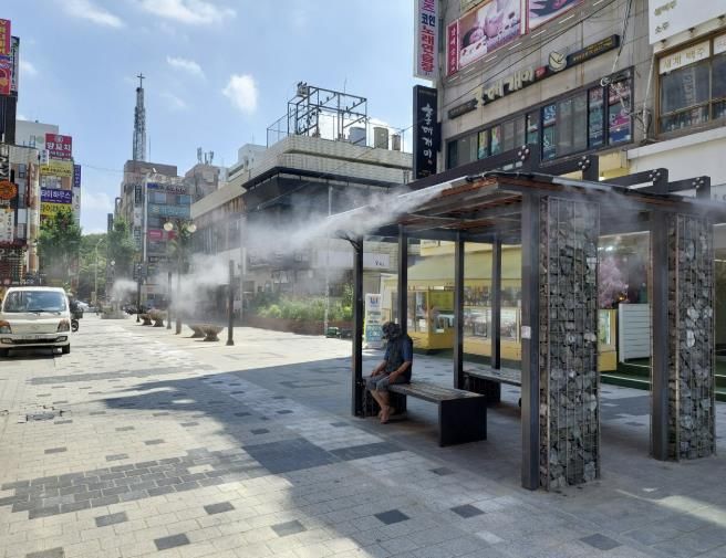 철산상업지구 로데오거리(철산동 528 일원) 동측에 설치된 쿨링포그