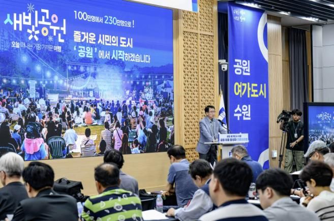 최재군 공원녹지사업소장이 브리핑을 하고 있다.