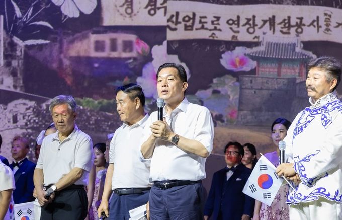 이재준 수원시장이 인사말을 하고 있다.