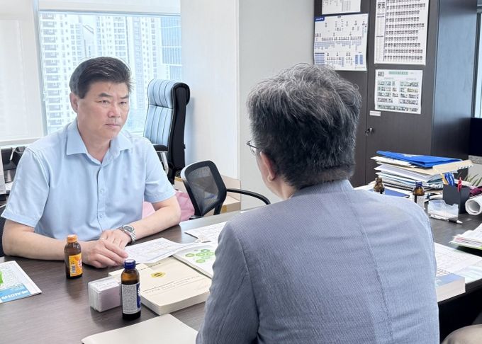 경기도의회 윤태길 의원, 복지국 현안 점검·예산 논의… 지원 강화 당부