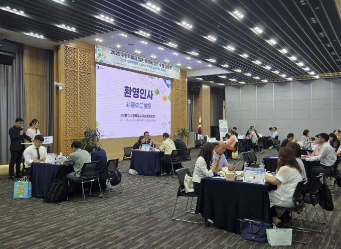 수원시가 지난 7월 3일 시청 중회의실에서 ‘2025 일본바이어 방한 수출상담회’를 열고 있다.