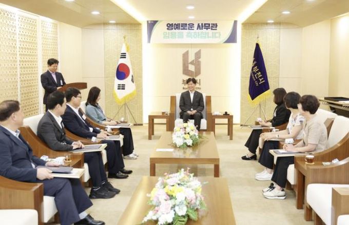 조용익 부천시장이 인사말을 하고 있다.