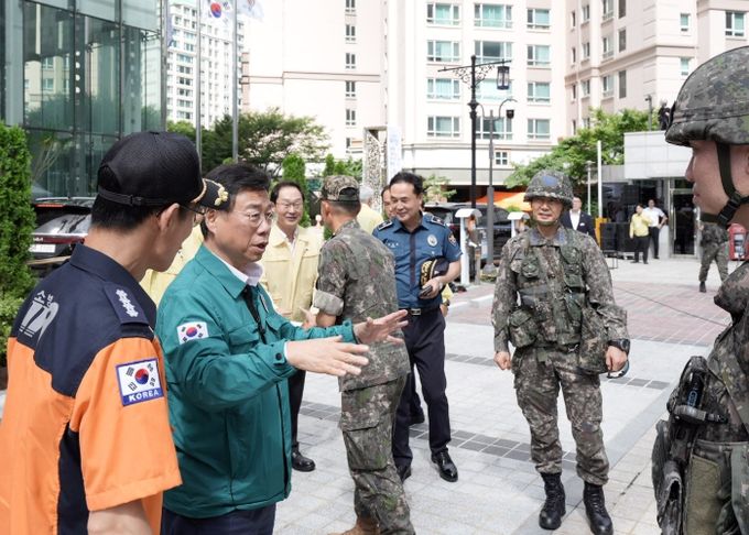 신상진 성남시장이 국가중요시설 테러대비 통합대응훈련에 참석해 참관소감을 전하고 있다