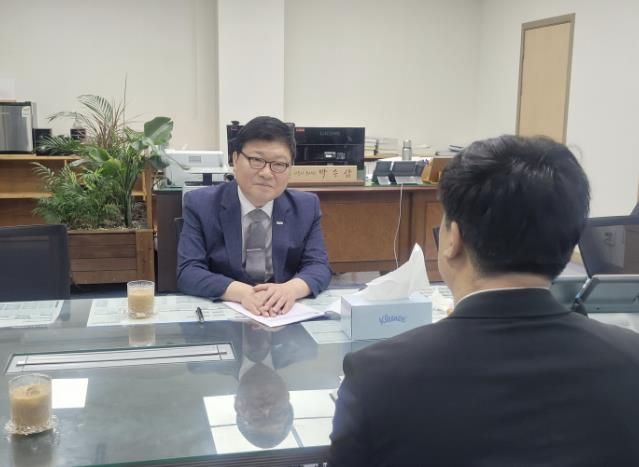 박승삼 시흥시 부시장이 참석한 가운데 가족친화 재인증 현장 심사가 추진됐다