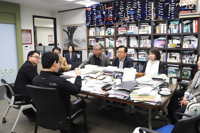 (사)경기언론인협회, 이상일 용인시장과 간담회 열어 용인시 현안 논의… "반도체 산업단지 조성, 장애인 복지, 도시 정원 사업 등 주요 과제 점검"